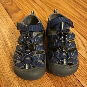 Keen Newport H2 Sandals Gently Used